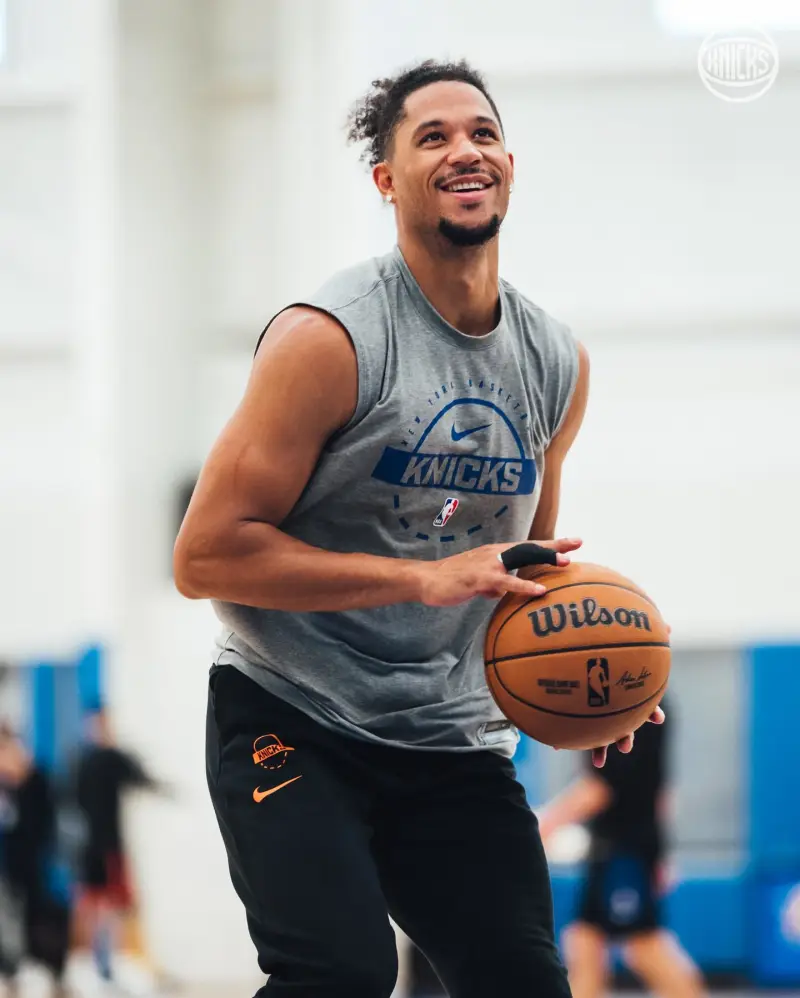 新主帅新气象！尼克斯官方：训练营第二天落幕，明天继续