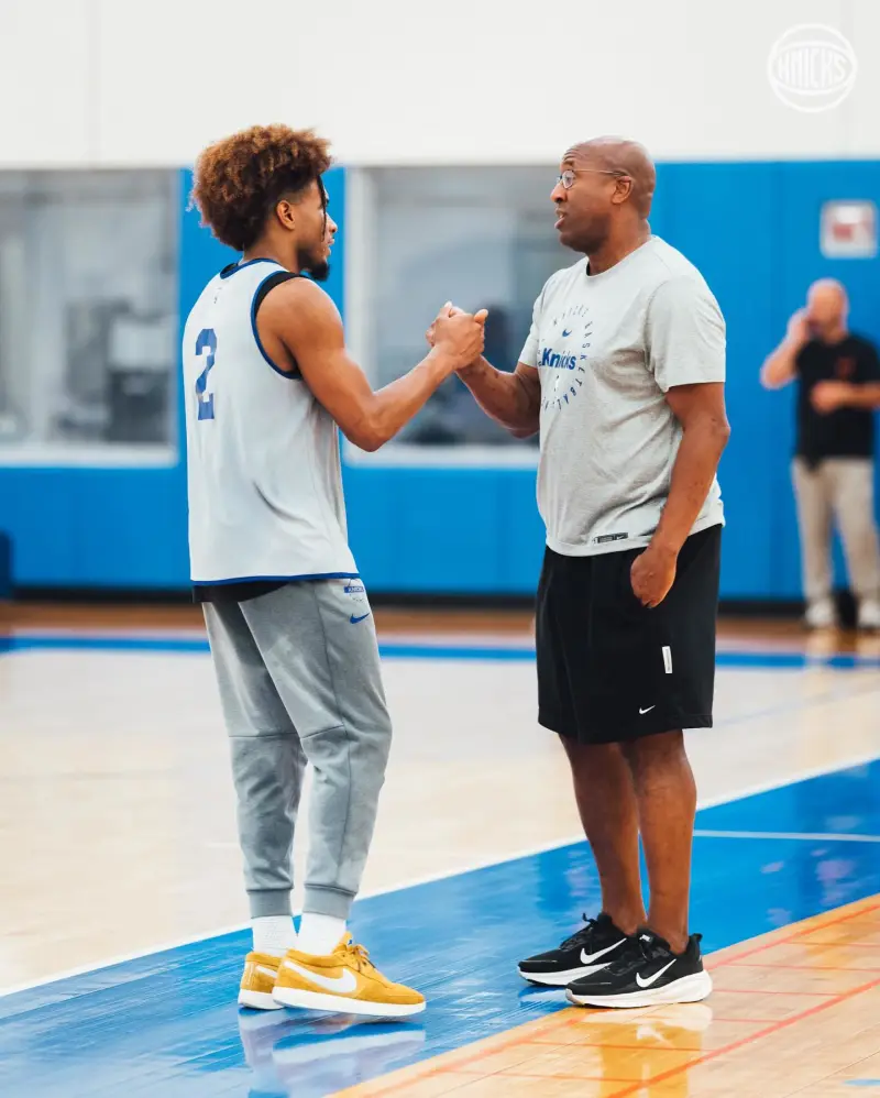 新主帅新气象！尼克斯官方：训练营第二天落幕，明天继续